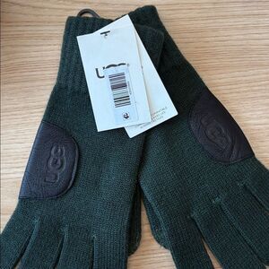 UGG Knit Glove with Leather Patch in Hunter Green!